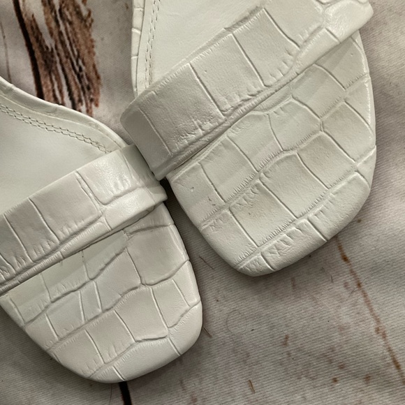 ZARA ALLIGATOR EMBOSSED WHITE STRAPPY HEELED SANDALS - Picture 8 of 9